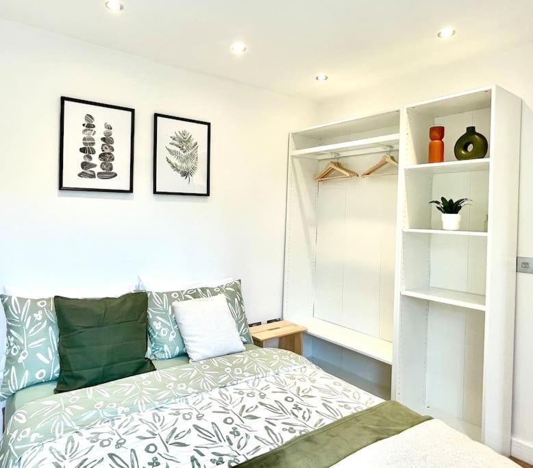 Stunning 1 Bedroom And Double Sofa Bed Near Train Station Саутгемптон Экстерьер фото